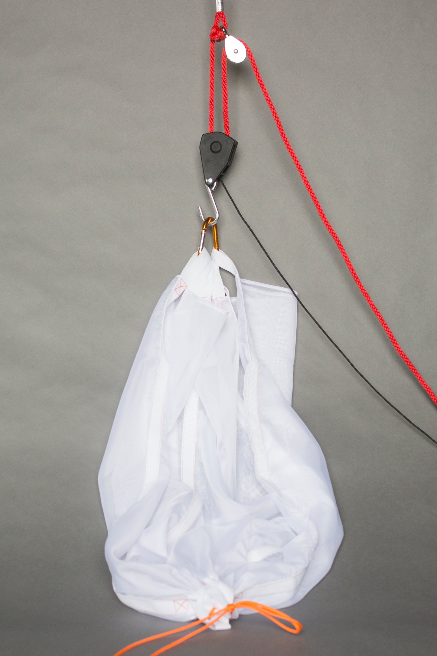 Locking Ratchet Pulley -  3/8" Rope - 250 lbs Capacity - 10 gallons or more